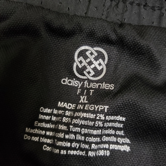 Black workout shorts - Picture 3 of 4